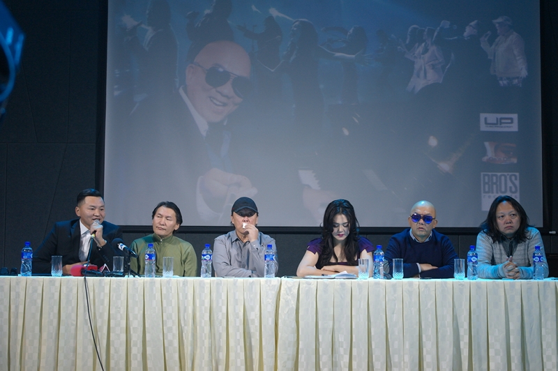 Монголын рок попын шилдгүүдтэй хамт “Халиуны ертөнц”-өөр аялцгаая